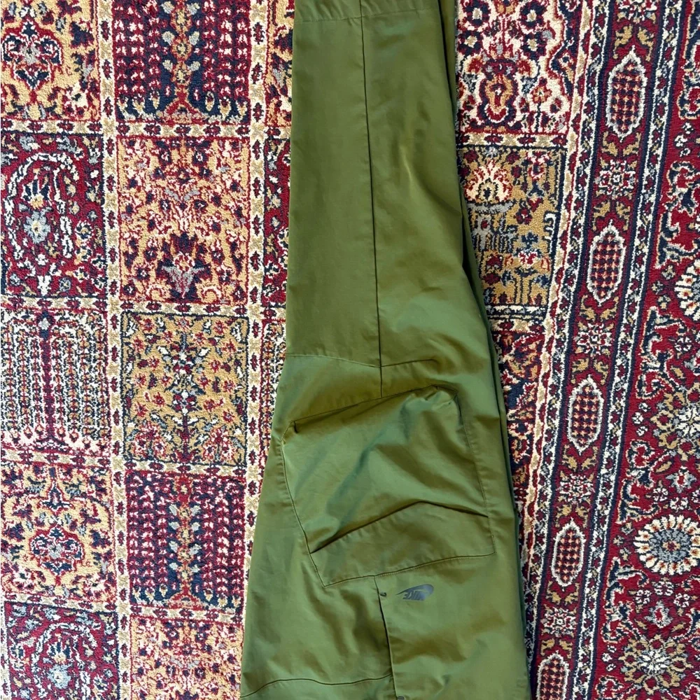 Nike Tech Essentials Woven Unlined Utility Pants in green, size 34 x 28, EUC - Picture 7 of 7
